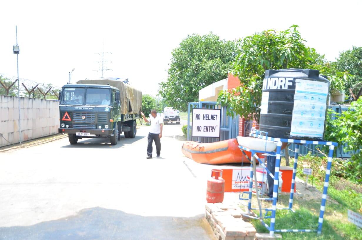 Vehicles carrying NDRF teams getting deployed at two locations in Bengal 