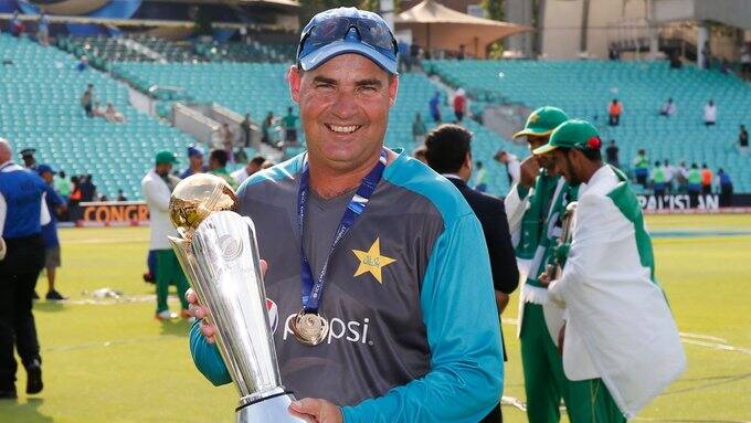 Born May 17, 1968: Mickey Arthur, South African coach