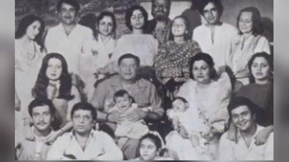 Raj Kapoor, Shammi Kapoor, Shashi Kapoor, Rishi Kapoor, Kareena, Riddhima, spot all the Kapoors in this classic picture