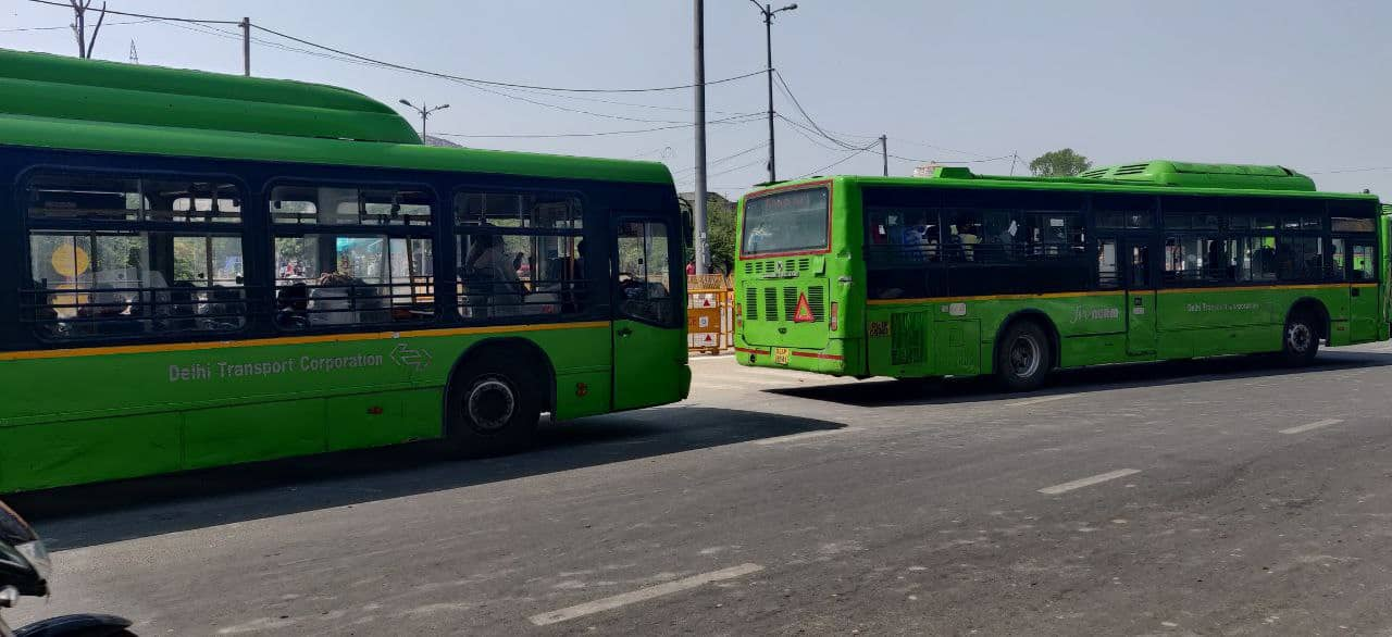 Migrant labourers being taken to screening centres in Delhi in DTC buses