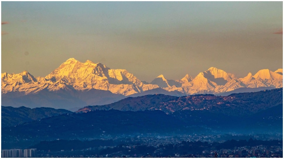 Kathmandu valley see Mount Everest as COVID-19 lockdown cuts pollution; pics go viral