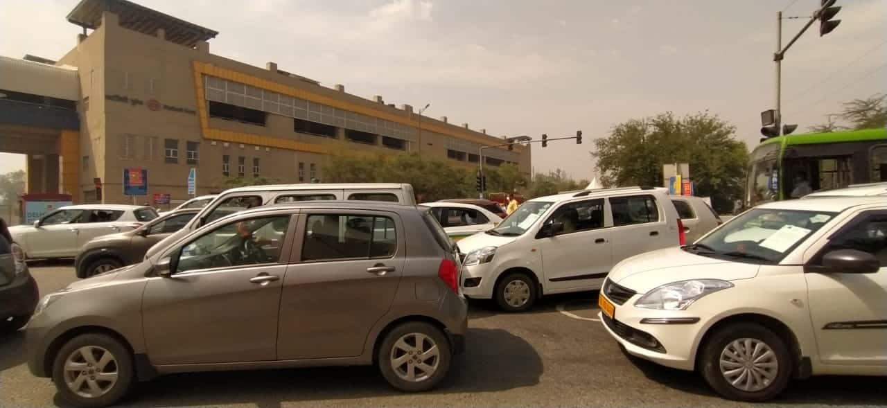 Traffic Jam in Kalindi Kunj, Delhi on first day of lockdown 4.0