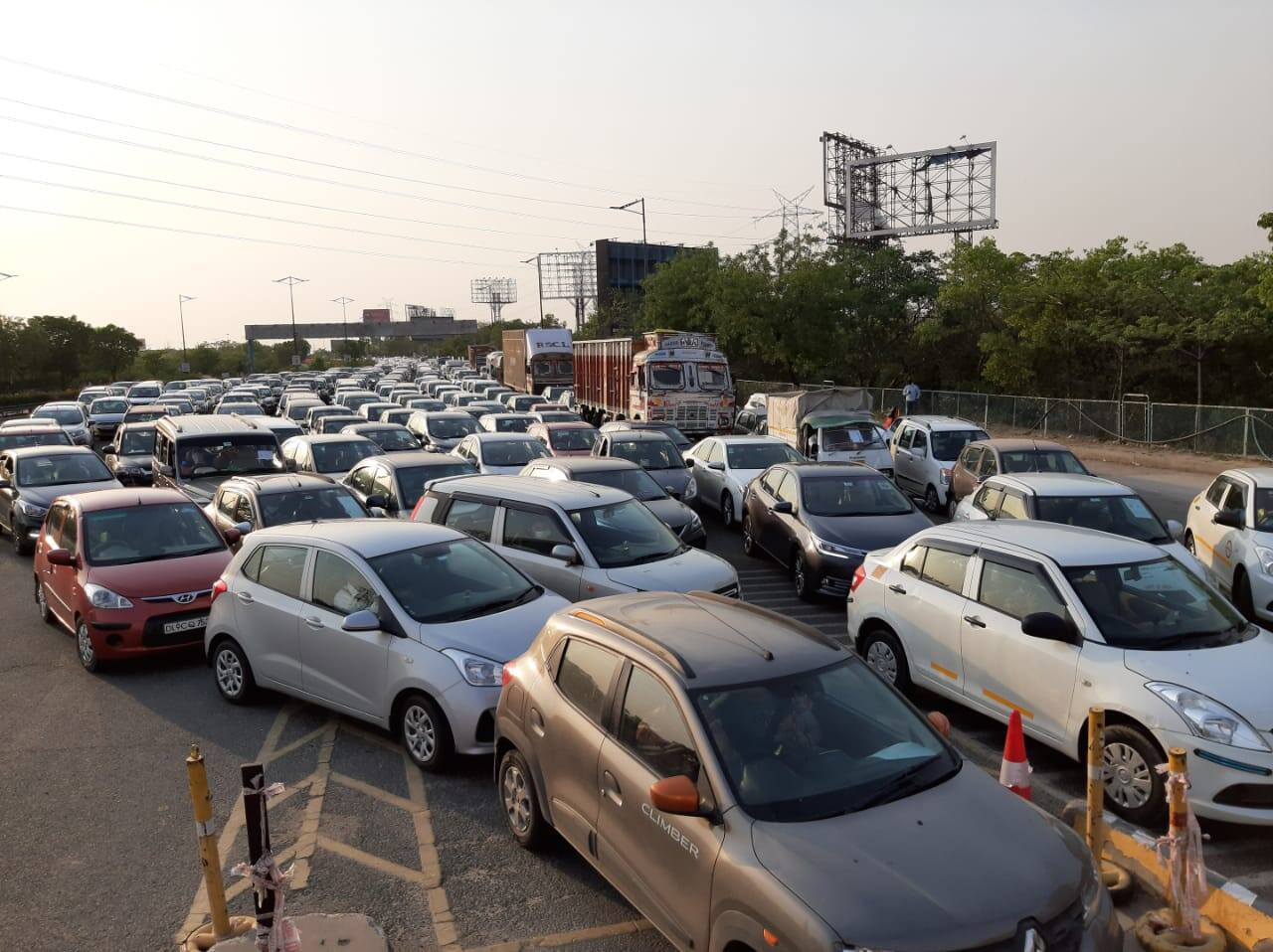 Hude traffic on Delhi Noida Direct (DND) flyway