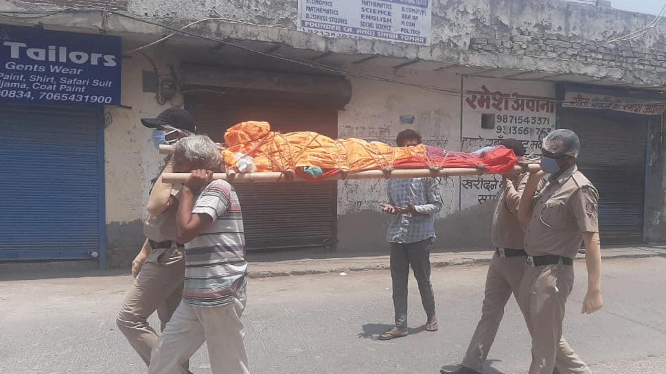 Delhi Police performs last rites of elderly woman after neighbours refuse to help amid coronavirus lockdown