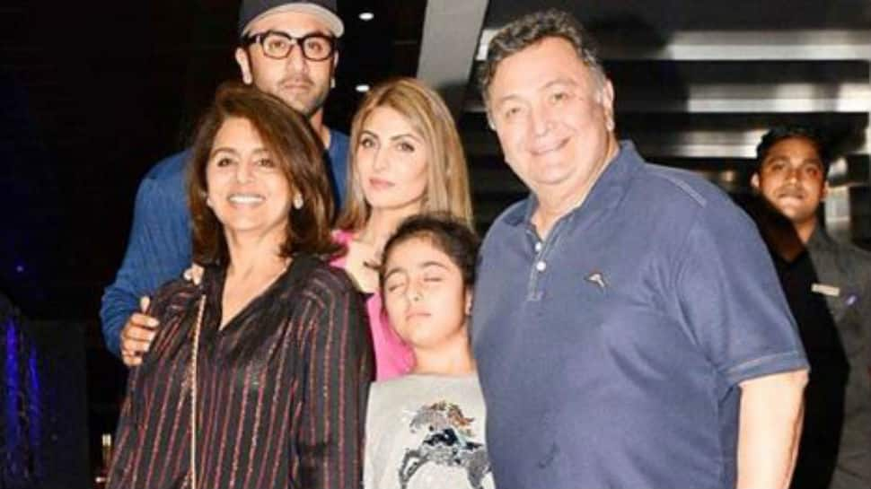 How I wish...: Neetu Kapoor remembers Rishi Kapoor with a lovely family pic