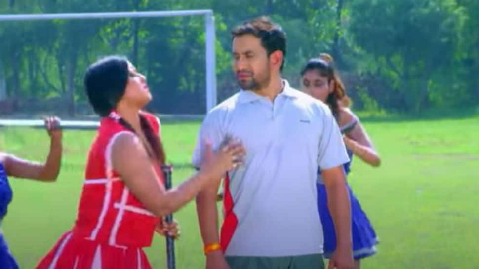 Bhojpuri sizzler Anjana Singh’s old song ‘Gol Maar Da Balam Ji’ with Dinesh Lal Yadav ‘Nirahua’ drives YouTube crazy