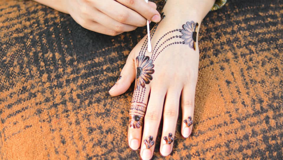 Learn to apply mehndi like a pro at this 5-day workshop in Goa!|Gomantak  Times