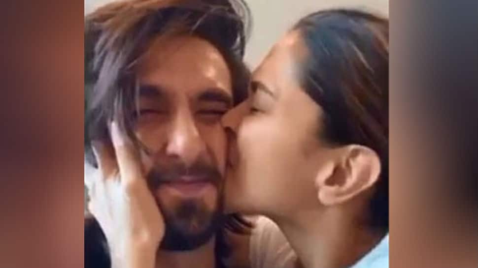 Deepika Padukone Kisses Cutie Ranveer Singhs Squishable Face Pic Sends Internet Into