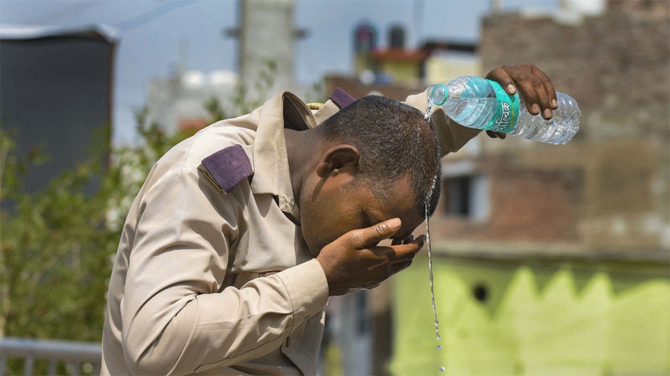 Delhi sizzles at 44.4 degree celcius, city continues to reel under heatwave