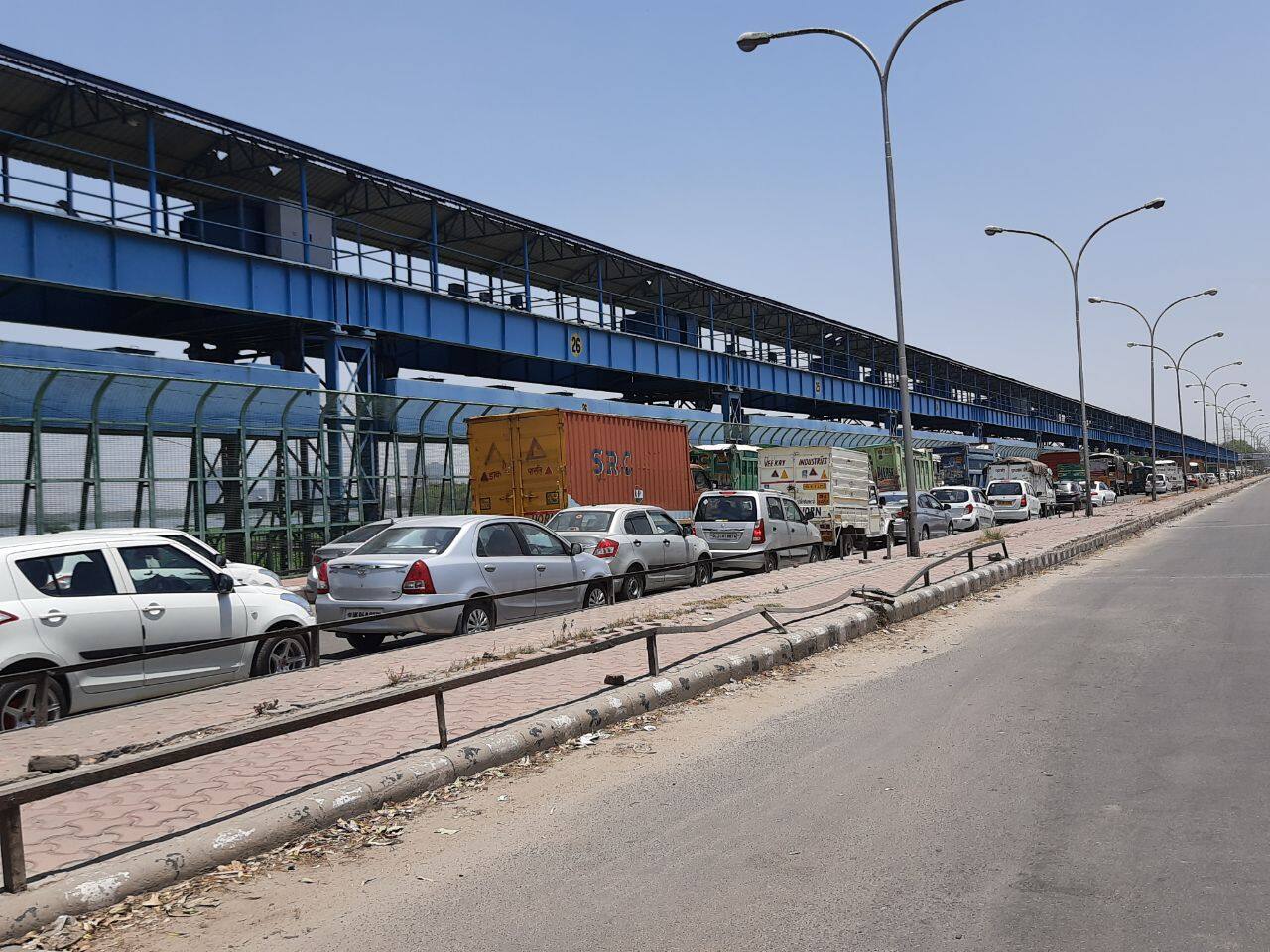 Two-kilometer long jam at Delhi Noida border on Tuesday