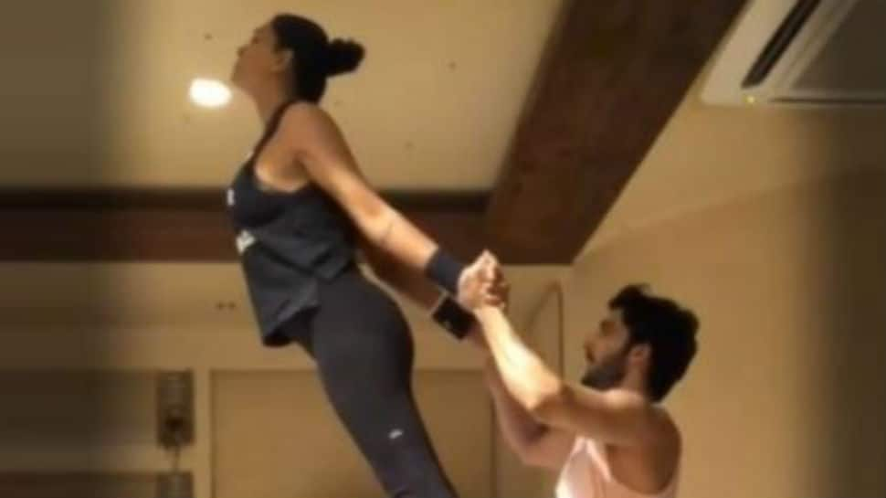 Sushmita Sen’s relationship with Rohman Shawl is as ‘balanced’ as this posture, say wow!