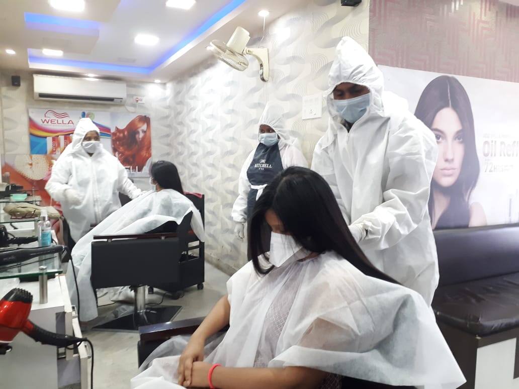 Beauty parlours re-open in Kolkata amid lockdown