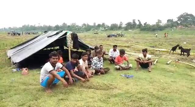 Migrants in West Benga's Malda quarantine themselves in tent