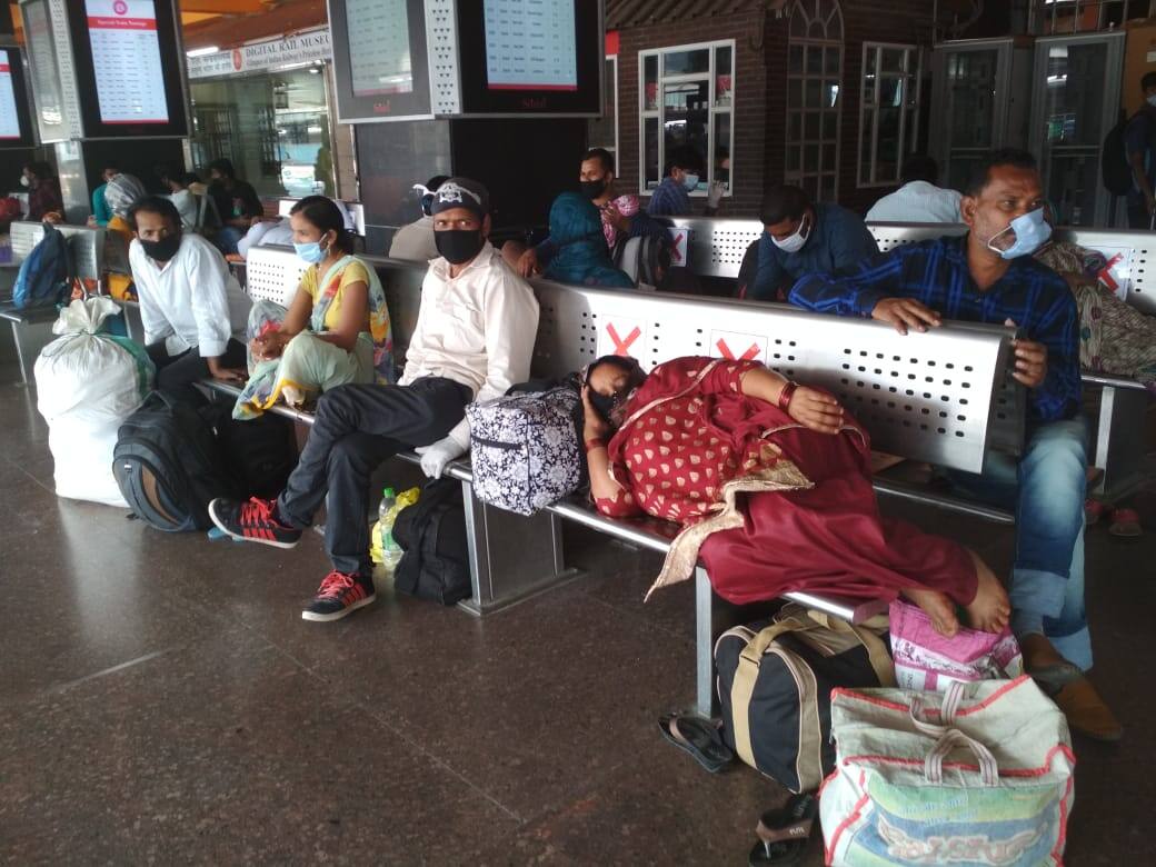 Passengers wait for train in Delhi Railway station