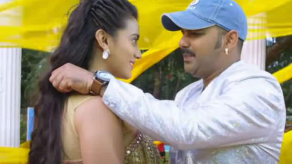 Bhojpuri siren Akshara Singh and Pawan Singh’s sizzling song ‘Chamkelu Sheeshan Jaisan’ is here to shatter records – Watch