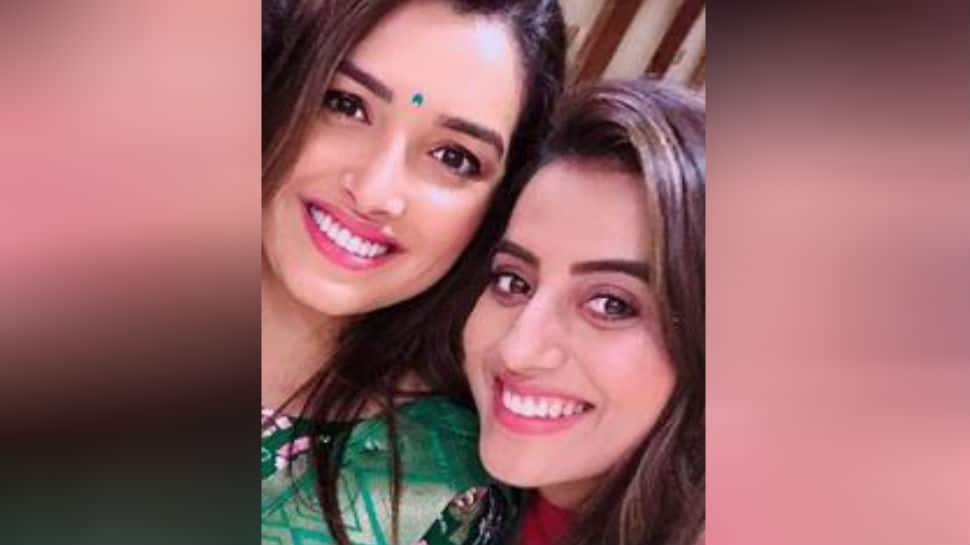 Watch: Bhojpuri sizzlers Aamrapali Dubey and Akshara Singh dance to ‘Jahiya Se Chadhal Phagunwa Ae Raja’ in this unseen viral video