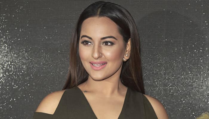 Sonakshi Sinha Turns 33 Wishes Pour In For The ‘dabangg` Actress People News Zee News