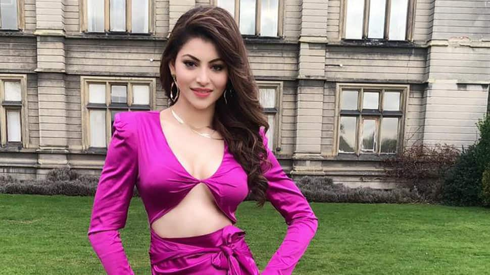 Urvashi Rautela ups the mercury in sizzling orange bikini, shares photoshoot pic!