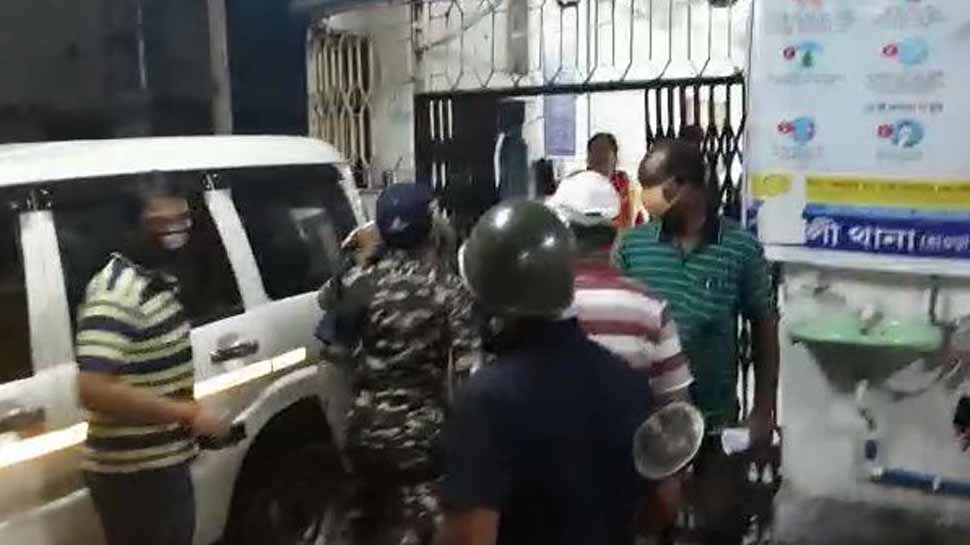 Several people injured as TMC-BJP workers clash in Howrah; police resorts to lathicharge