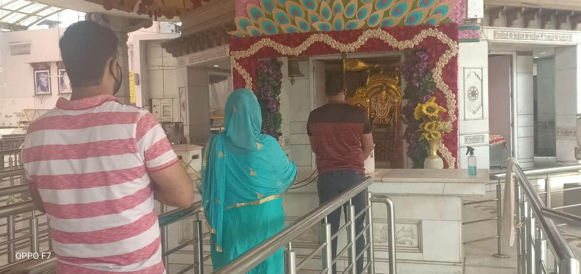 Devotees queue outside Jhandewalan Mandir in Delhi