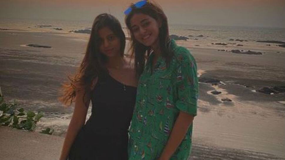 Suhana Khan sings ‘Dhime Dhime’ for BFF Ananya Panday in trending video