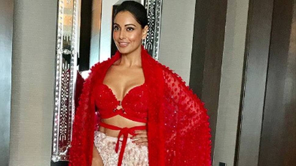 Bipasha Basu flaunts her toned midriff in new post, reveals key to stay fit!