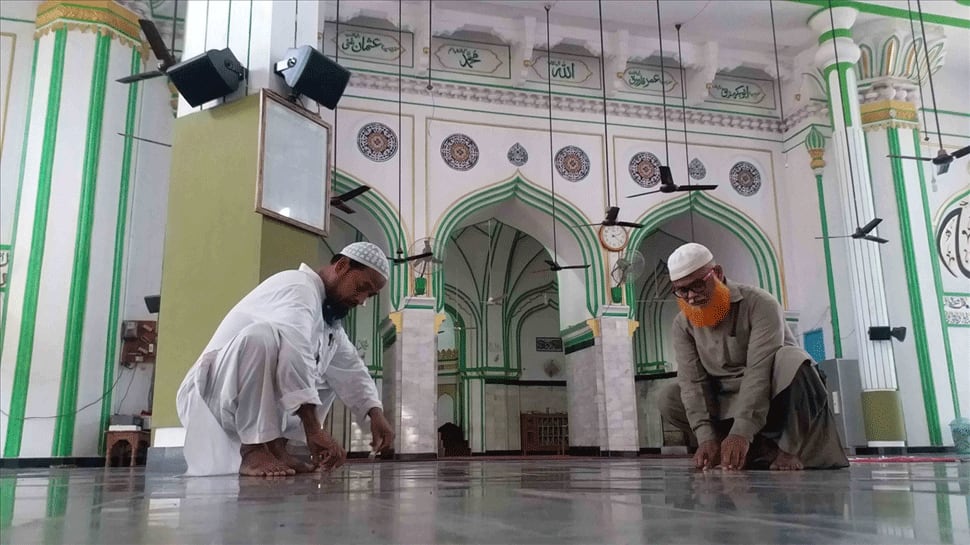 Uttar Pradesh Dargah opposes alcohol-based sanitizer, says &#039;mosque will become impure&#039;