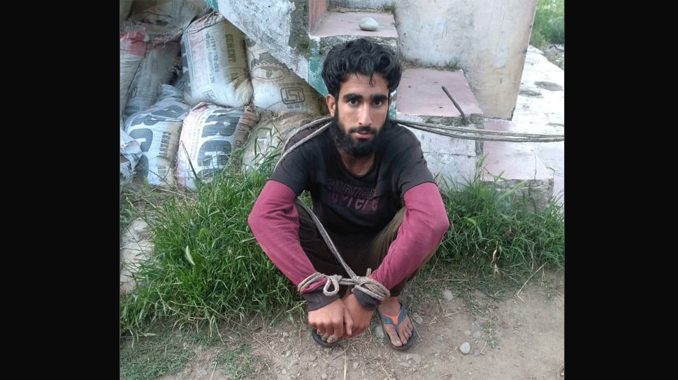 Lashkar-e-Toiba terrorist arrested from Khojpura in Jammu and Kashmir&#039;s Shopian; 9MM pistol, ammunition seized