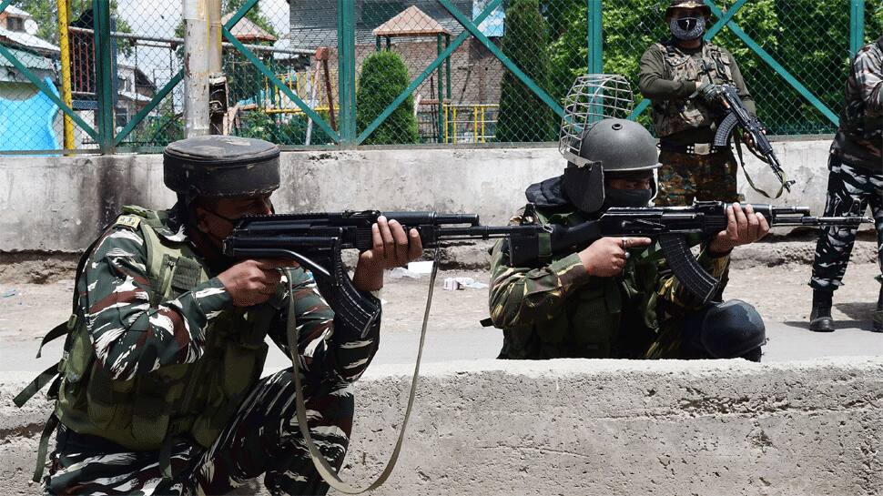 Pakistan troops target Indian posts in 4 villages at Hajipeer sector in Jammu and Kashmir&#039;s Uri