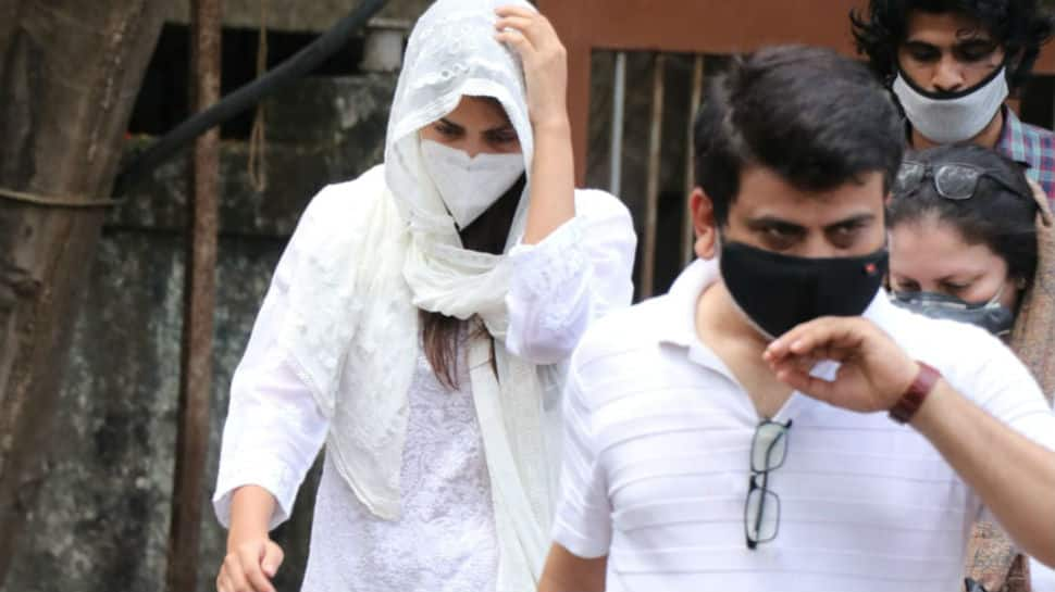 Sushant Singh Rajput’s close friend Rhea Chakraborty spotted at Mumbai&#039;s Cooper Hospital