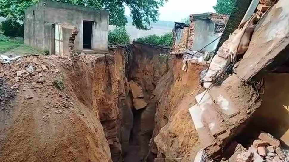 Road caves in at West Bengal&#039;s Durgapur leaves one dead, rescue operations underway