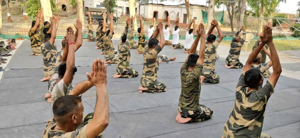 Border guards performed yoga exercises at the border posts 