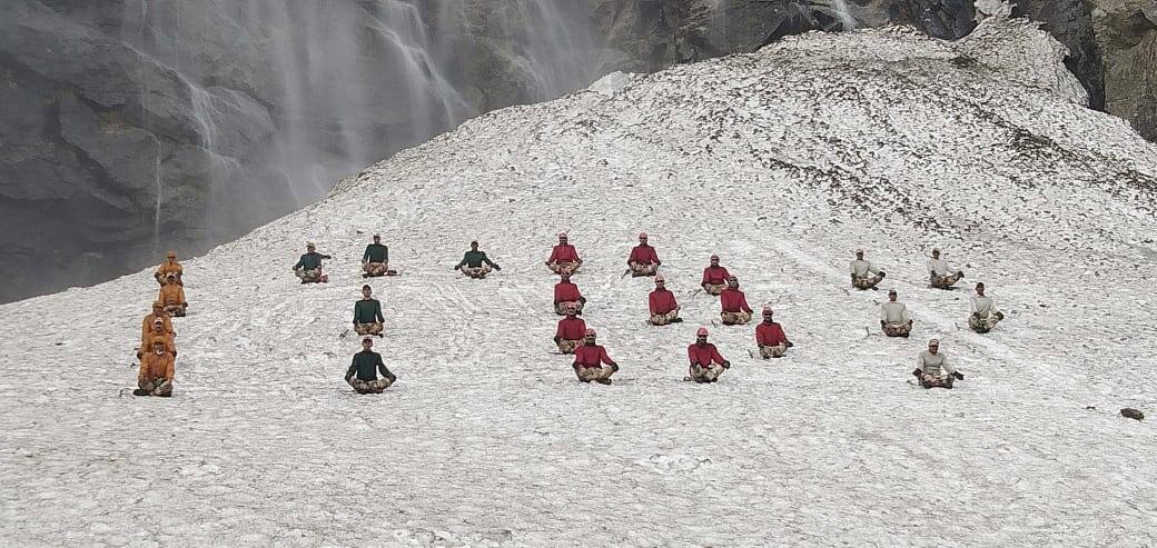 ITBP personnel performing Yoga near Badrinath (Uttarakhand) (3)