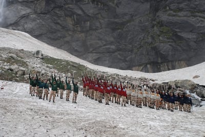 ITBP personnel performing Yoga near Badrinath (Uttarakhand) (1)