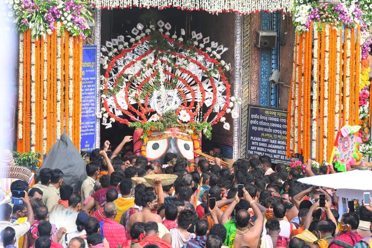 Chariots' procession