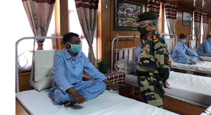 Army Chief General MM Naravane visits Leh, interacts with injured soldiers at military hospital 