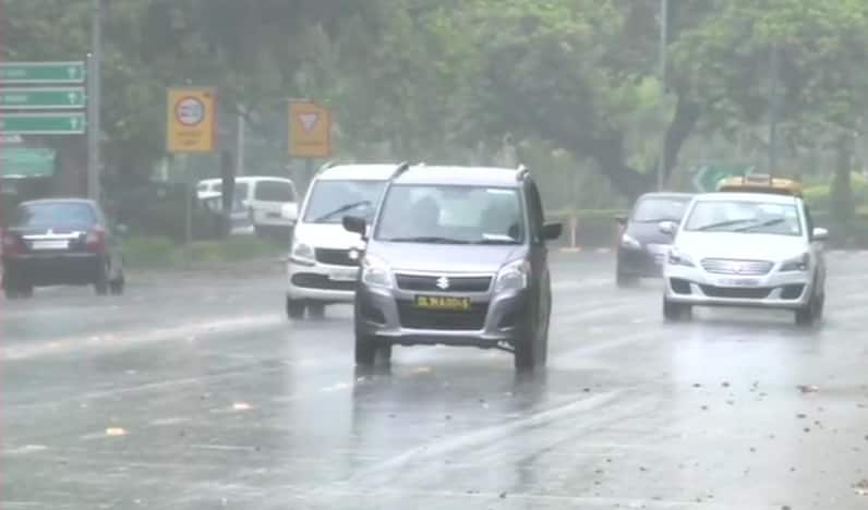 Monsoon arrives in Delhi with high velocity winds