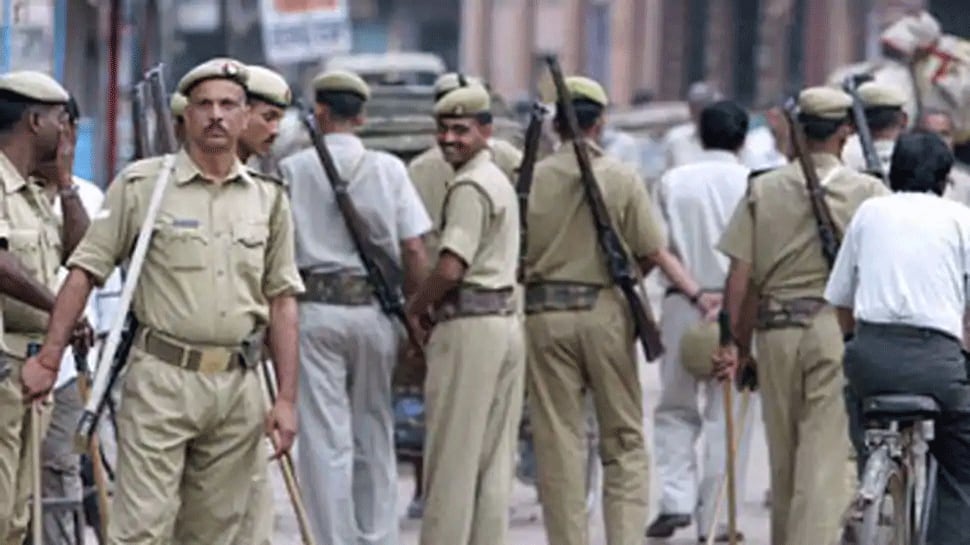 Policeman pedals away ice-cream cart in Kanpur, video goes viral on internet