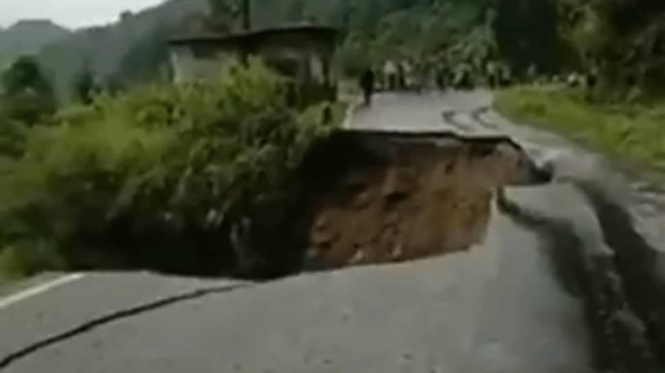 Heavy rains trigger massive landslide in Darjeeling&#039;s Paglajhora, road stretch damaged — Watch