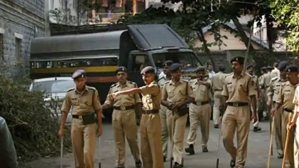 Portion of 3-storey building collapses in Mumbai&#039;s Khar area