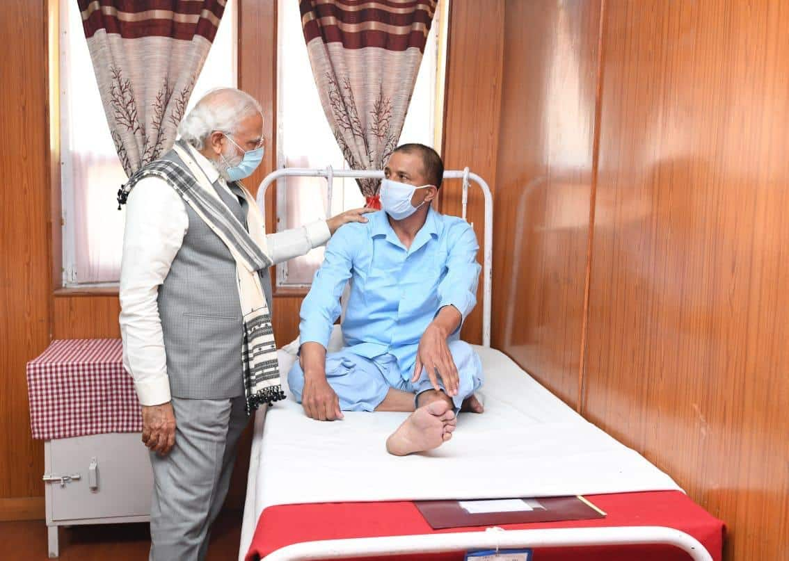 PM Modi with injured soldiers