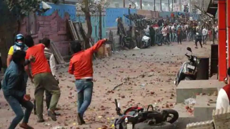 Special Cell finds link of foreign funding in Delhi riots case, traces accused Khalid Saifi's meet with Zakir Naik Special Cell finds link of foreign funding in Delhi riots case, traces accused Khalid Saifi's meet with Zakir Naik