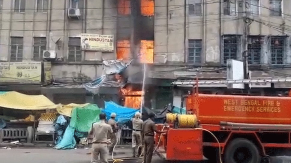 Massive fire breaks out at commercial building in Kolkata&#039;s Canning Street area; 7 firetenders pressed into service