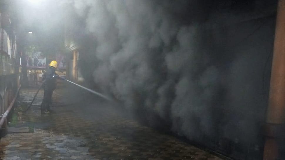 Fire breaks out at shopping complex in Mumbai&#039;s Borivali, 14 firetenders at spot 