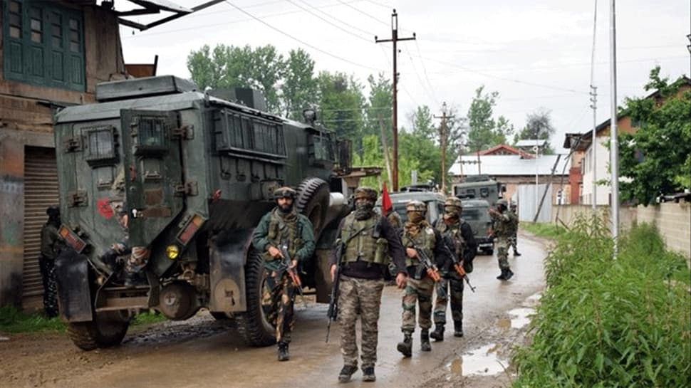 Security forces kill terrorist in Jammu and Kashmir&#039;s Sopore, encounter underway