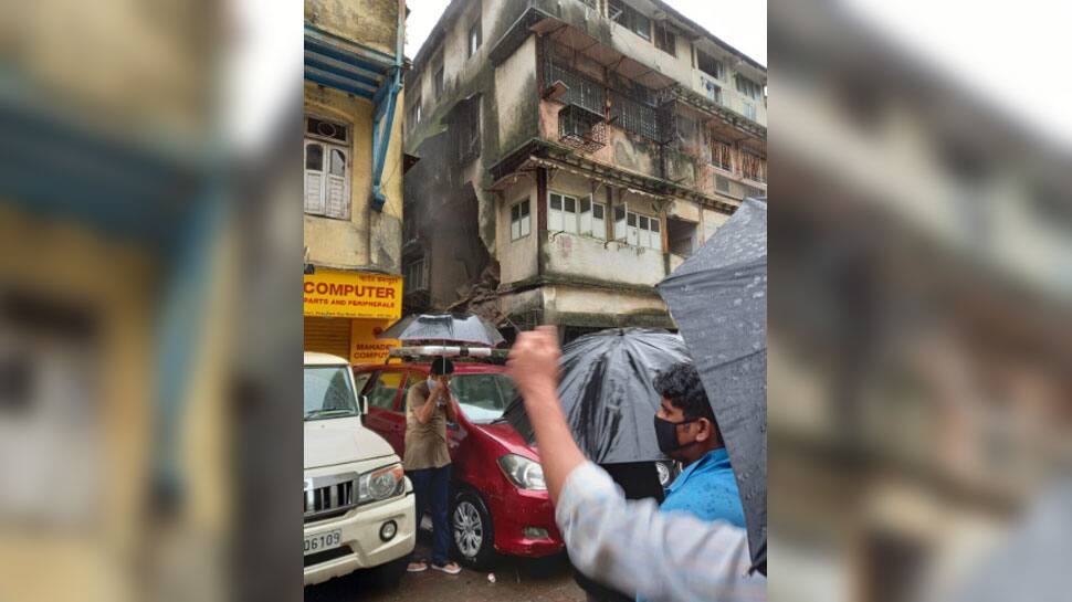 Building wall collapses in Mumbai&#039;s Grant Road, no major injuries reported
