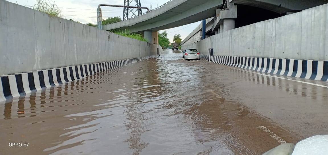 Delhi rains and waterlogging in Sarita Vihar