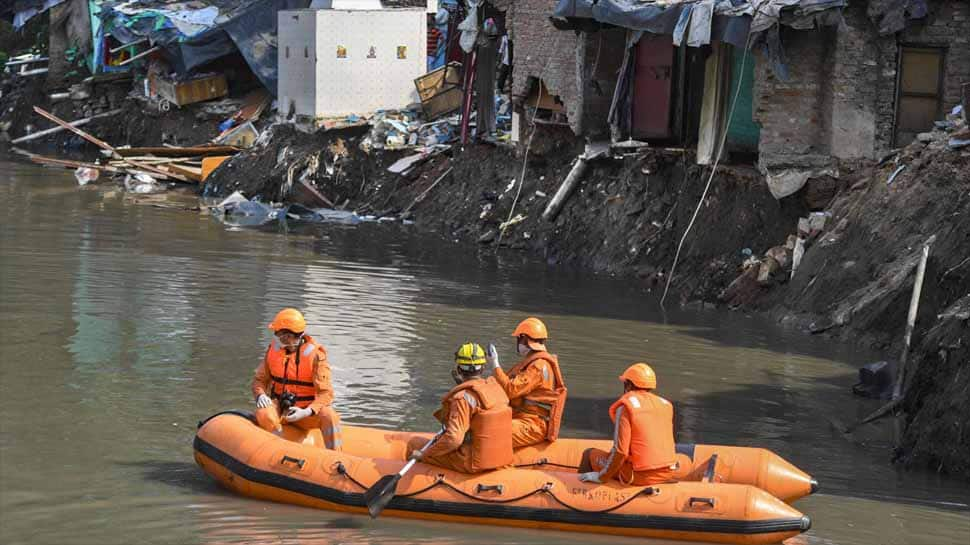 10 houses collapse in Delhi&#039;s Anna Nagar due to heavy rains  