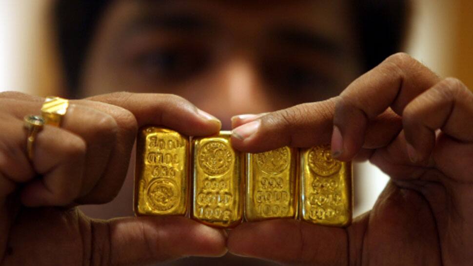 Gold falls by Rs 31 to Rs 49,916 per 10 gram