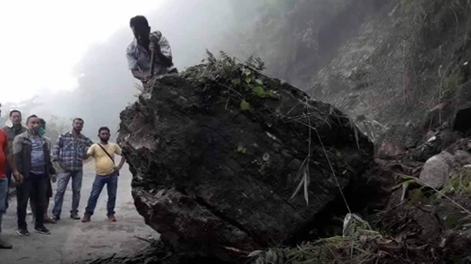 Heavy rains trigger landslide in West Bengal&#039;s Darjeeling, no casualty reported